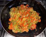 Foto del paso 2 de la receta Tortilla de cebolla y pimientos..y algo más #yosoyyo
