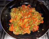 Foto del paso 2 de la receta: Tortilla de cebolla y pimientos..y algo más #yosoyyo