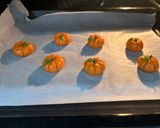 Hình bước làm 7 của món Bánh Quy Bơ Hình Trái Bí Đỏ Halloween