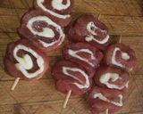 Foto del paso 2 de la receta: Brochetas de solomillo de cerdo con queso rebozado