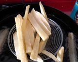 A picture of step 4 of Home made chips/Fries.