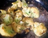 ফুলকপি আলু চিংড়ি(foolkopi aloo chingri recipe in Bengali) রেসিপি ধাপ - 2 ছবি