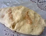 Foto langkah ke 5 dari resep Donat-Roti Sosis dengan wijen.