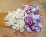 Foto langkah ke 5 dari resep Tumis Jamur Shimeji.