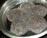A picture of step 4 of Ragi Idli cum dahi bhalla.