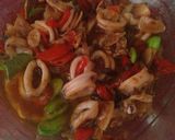 Foto langkah ke 6 dari resep Cumi Pete Saus Tiram.