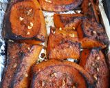 Fűszeres sütőtök camemberttel és gorgonzolával tálalva recept fázis 3 fotója