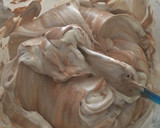Foto del paso 6 de la receta: Tarta fácil de chocolate cremoso y sobaos sin horno
