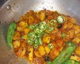 A picture of step 9 of Allu Karahi.