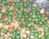 A picture of step 3 of Fry Matar Aloo.