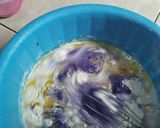 Foto langkah ke 2 dari resep *Dadar Gulung Ubi Ungu*.