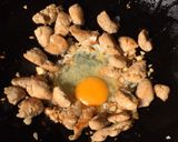 รูปขั้นตอนการทำที่ 5 ของ ข้าวผัดไก่