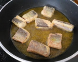 Foto del paso 2 de la receta: Merluza con patatas a la cúrcuma y comino
