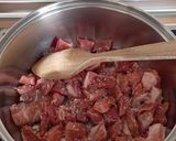 Foto del paso 1 de la receta: Delicioso estofado de patatas con carne! 😋😋😋😋