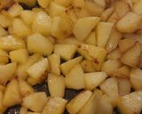Une image de l'étape 2 de Boudin noir aux pommes 🍎 flambées au Calvados.