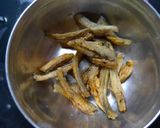 A picture of step 2 of Bombil(dried bombay duck) chutney.