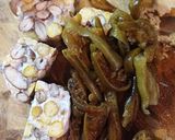 Hình bước làm 1 của món Tảo xoắn, tempeh om chuối đậu
