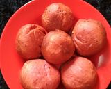 Foto langkah ke 5 dari resep Donat buah naga merah isi keju.