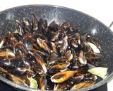 Foto del paso 2 de la receta: Mejillones al diablo con alioli estilo Tona