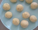 Foto langkah ke 3 dari resep Bola - bola Kentang Isi Sosis & Keju.