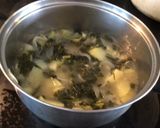 Foto del paso 1 de la receta: Crema de papa y Kale (col rizada)
