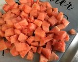 Une image de l'étape 4 de Salade de melon, pastèque et raisin au miel.