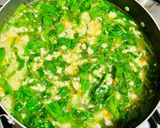 A picture of step 6 of Egg soup with spinach and wild garlic.