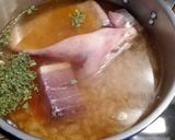 Foto del paso 1 de la receta: Caraotas o alubias blancas con oreja y jamón