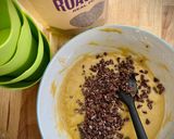 Foto del paso 2 de la receta: Mug cake de vainilla con nibs de cacao y helado de stracciatella