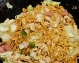 Foto langkah ke 4 dari resep Mie goreng jawa.