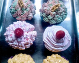 Foto del paso 2 de la receta: Cupcakes Festivos ❤️ Día Del Amigo 2024 / Con Batidora