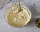 Foto langkah ke 5 dari resep Vanilla Cupcake (Moist & Fluffy).