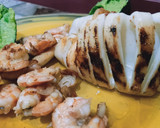 Foto del paso 6 de la receta: Calamar a la plancha con langostinos al ajillo