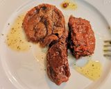 Foto del paso 2 de la receta: Pincho de Hígado de Bacalao, Tomates secos y Huevas de lumpo