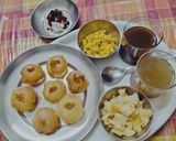 A picture of step 6 of Gol gappe - a famous street food of Delhi.