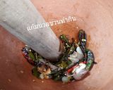 รูปขั้นตอนการทำที่ 2 ของ แจ่วพริกสด+ผักนึ่ง
