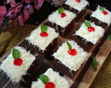 Foto langkah ke 6 dari resep Sponge Cake Coklat Potong.
