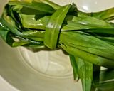 Hình bước làm 1 của món Chè hạt sen táo đỏ