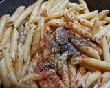 A picture of step 6 of Penne ai funghi (Penne in Mushroom Sauce).