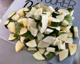 Une image de l'étape 4 de Courgettes et poivrons au lard et épices.