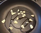 Foto del paso 2 de la receta: Gulas al ajillo con huevo frito y patacones