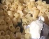 صورة لخطوة 2 من وصفة معكرونة اخر الليل بخمس مكونات سهله