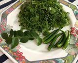 A picture of step 1 of Spicy Green Chutney (Teekhi Chutney).
