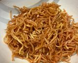 A picture of step 2 of Fried Noodles (Mee Tuaran).