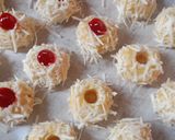 Foto langkah ke 3 dari resep Strawberry Thumbprint Cookies.