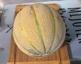 Une image de l'étape 1 de Melon au jambon cru de la forêt noire.