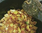A picture of step 6 of Achari aloo gobhi.