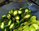 Foto langkah ke 2 dari resep Cumi Asin Cabe Ijo.