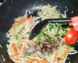 A picture of step 7 of Chicken chow mein.