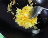 Foto langkah ke 2 dari resep Nasi goreng dengan bumbu rendang, rasanya pedas gurih! Cocok buat anak kos.
